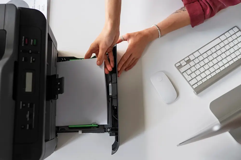 Echipamente IT pentru birou – soluții personalizate pentru companii utilizare imprimanta birou echipamente IT solutii pentru afaceri si companii