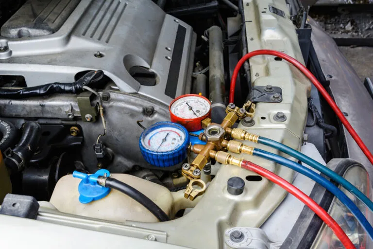 Service climatizare auto în Ploiești – încărcare freon și verificare AC Verificare și încărcare instalație aer condiționat auto în service