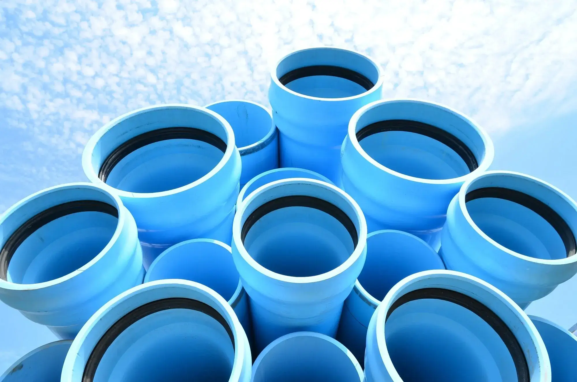 Tuburi PVC Valplast pentru echiparea puțurilor de apă în lucrări de foraj Tuburi PVC utilizate la echiparea puțurilor de apă după realizarea forajului